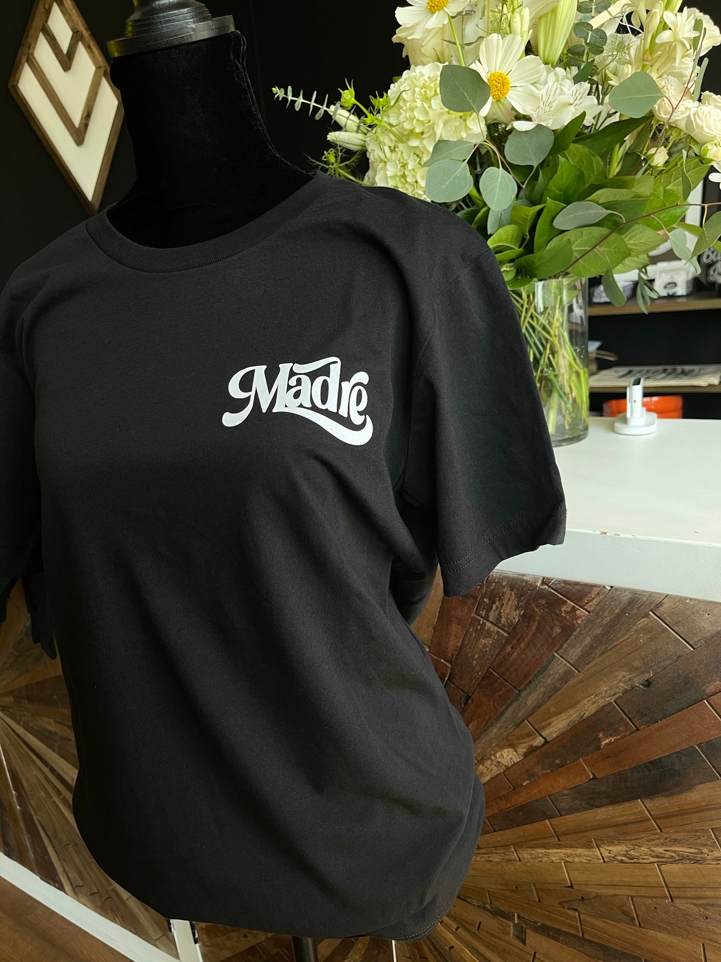 MADRE - BLACK UNISEX TEE