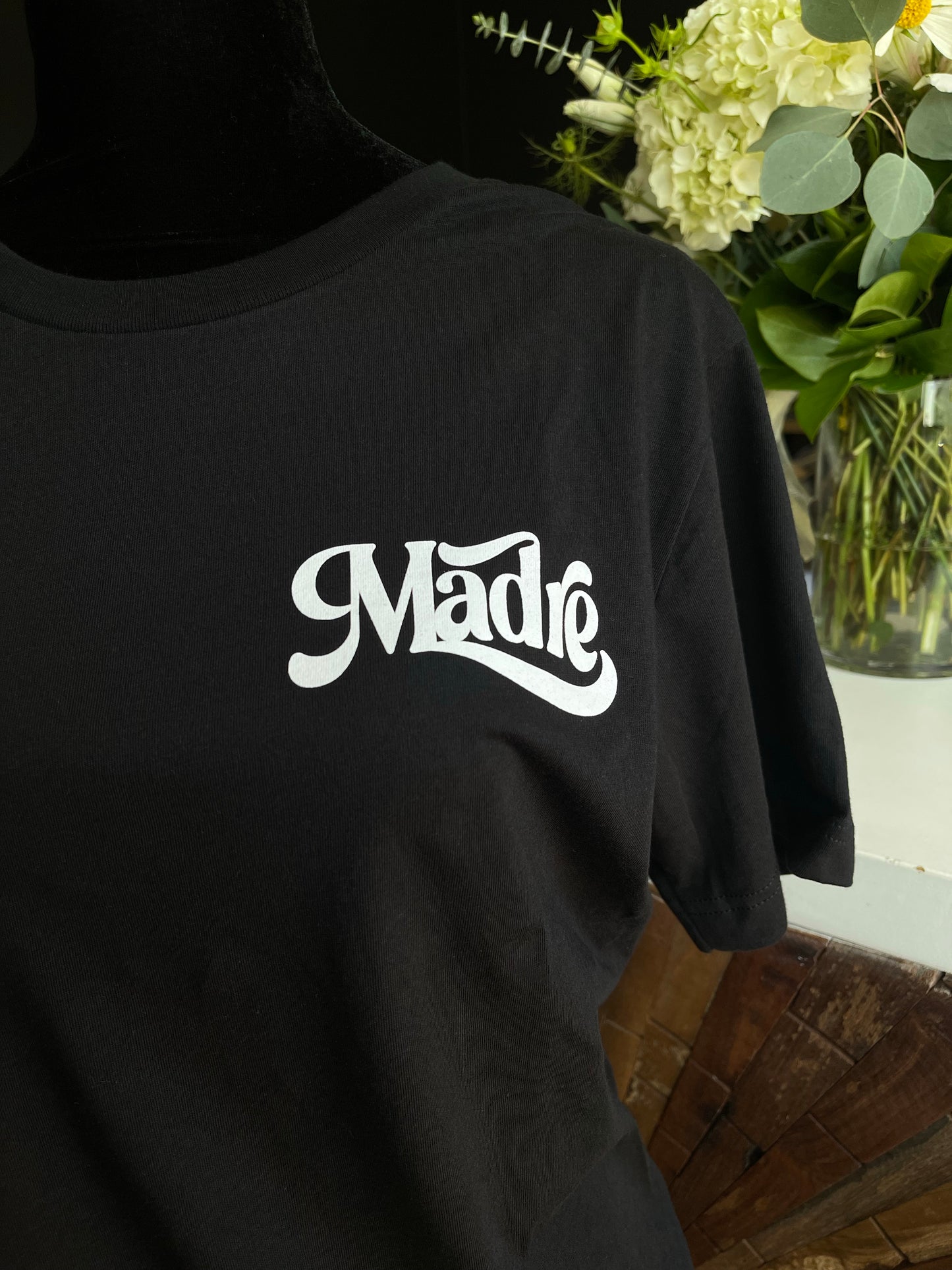 MADRE - BLACK UNISEX TEE